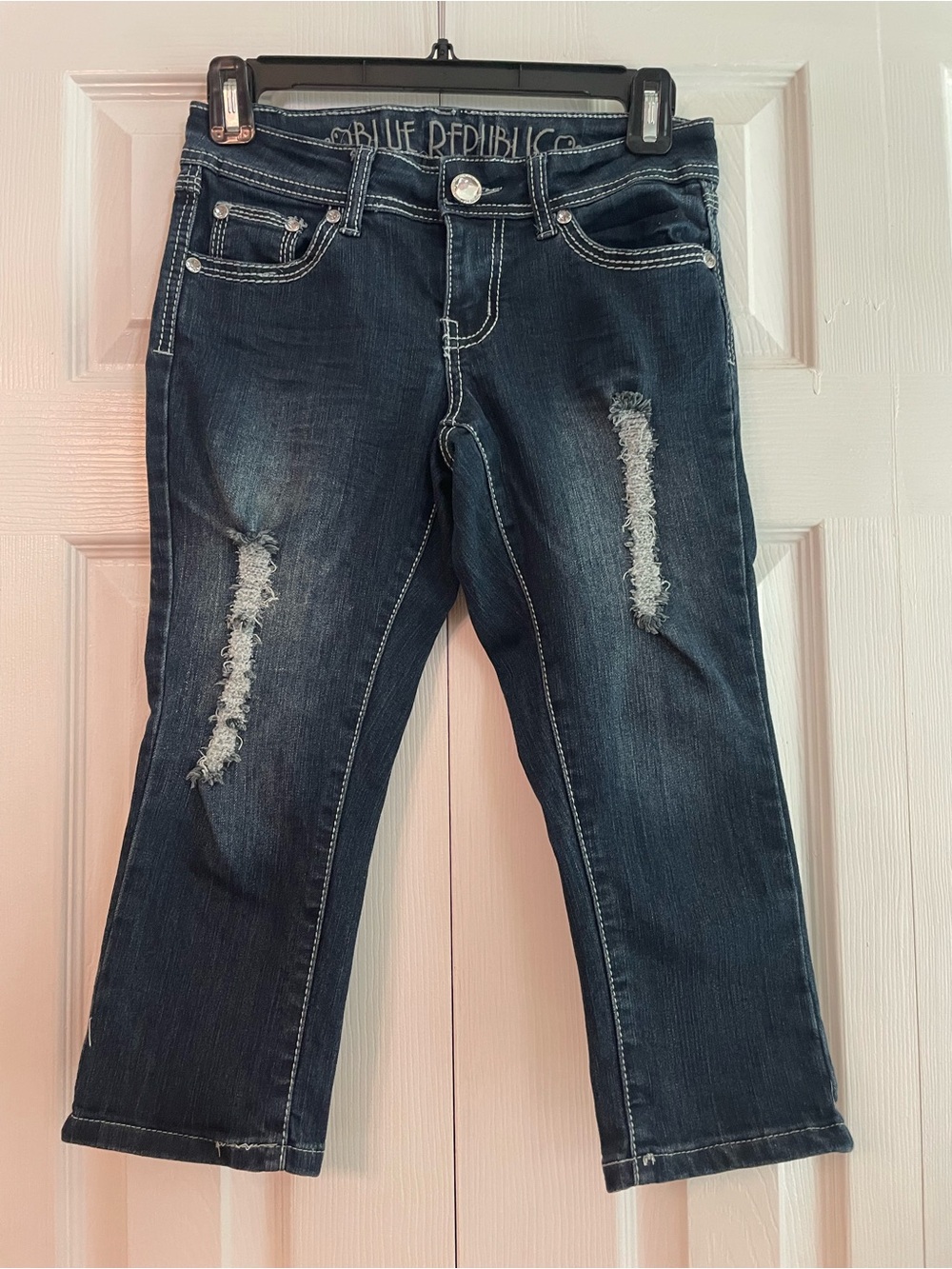 Blue Republic Women's Dark Wash Cropped Distressed Jeans XS (Juniors Size 3)